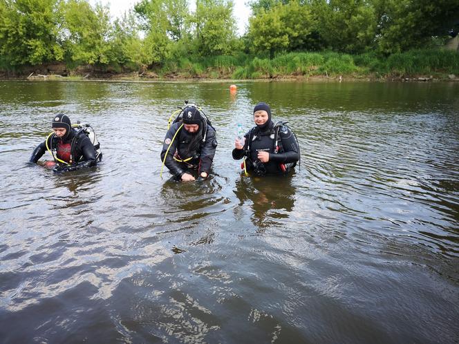 Posprzątali Narew w Łomży! Co płetwonurkowie wyłowili z rzeki? [FOTO]