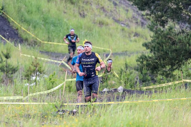 Runmageddon w Katowicach 2025. Błoto, pot i triumf na Hałdzie Kostuchna