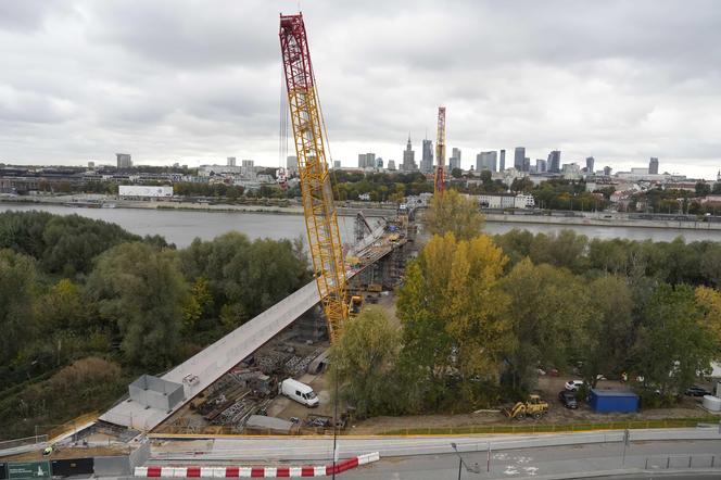 Nowy most pieszo-rowerowy w Warszawie połączył brzegi Wisły