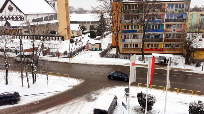 Kto jest odpowiedzialny za zimowe utrzymanie dróg w Starachowicach i gdzie dzwonić? 