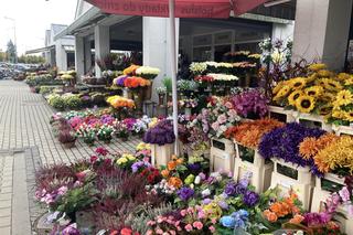 Ceny zniczy i wiązanek na cmentarz 