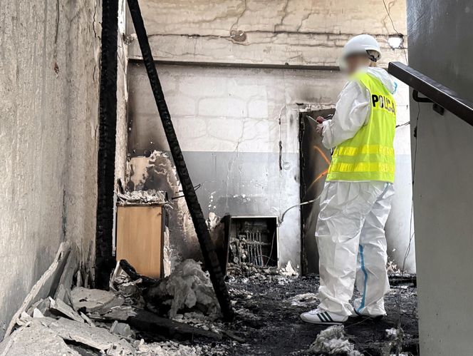 Policjanci pokazali jak wygląda wnętrze spalonego budynku w Ząbkach. Wstrząsające obrazki