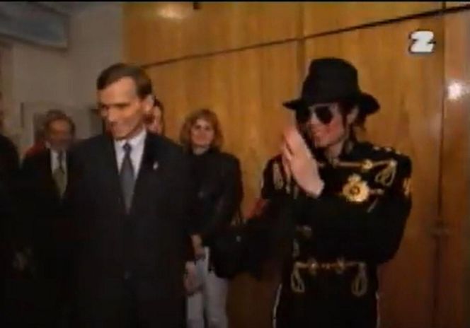 Michael Jackson zmarł 16 lat temu. Gdy odwiedził Polskę, wszyscy wstrzymali oddech. Te zdjęcia zachwycają