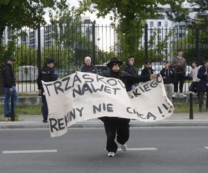 Karol Nawrocki przyjechał do TVP. Symboliczny gest i mocne wsparcie z zaplecza