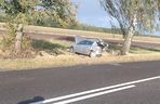Śmiertelny wypadek pod Białą Podlaską. Opel wbił się w drzewo, kobieta zmarła w szpitalu