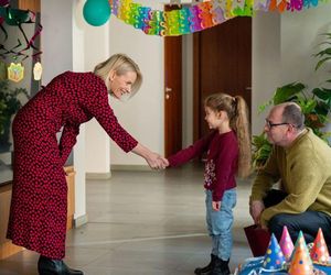 Barwy szczęścia odc. 3186. Olga (Dorota Łukasiewicz-Kwietniewska), Marek (Marcin Perchuć), Wioletka (Sara Kudaj)