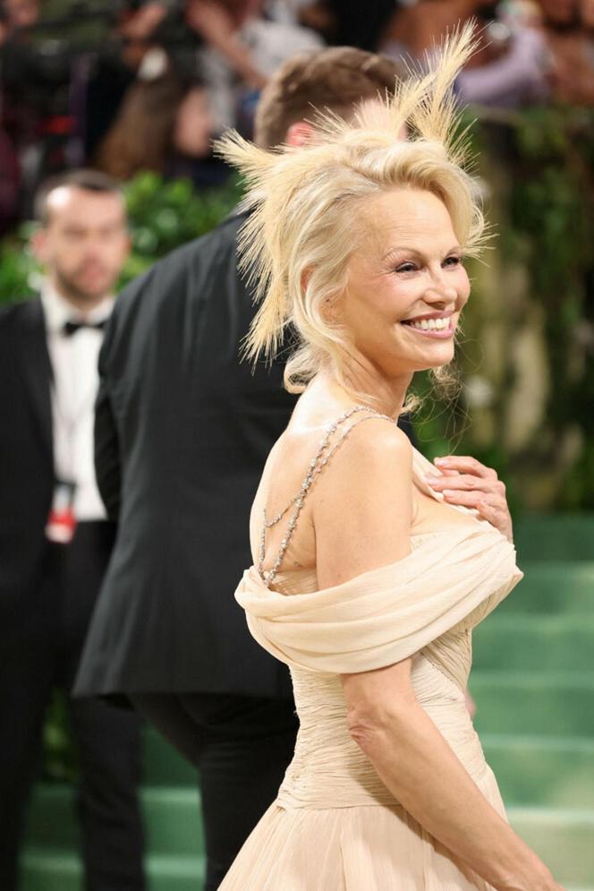 Pamela Anderson bez makijażu na Met Gali