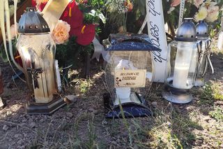 Pogrzeb Justyny i Zbigniewa. Ich groby utonęły w białych kwiatach