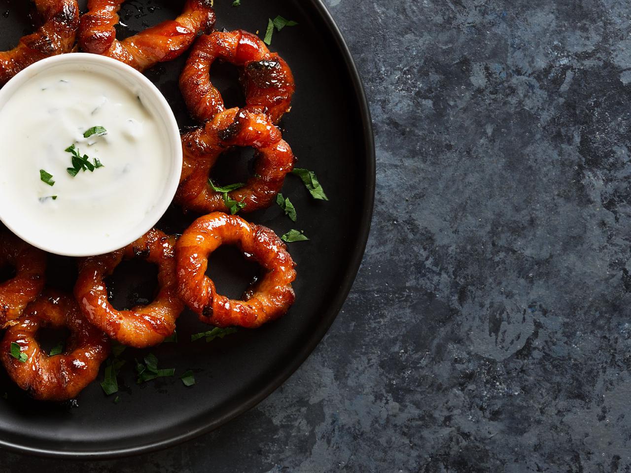 Krążki cebulowe w boczku - oszalejesz na ich punkcie, twoi goście też!