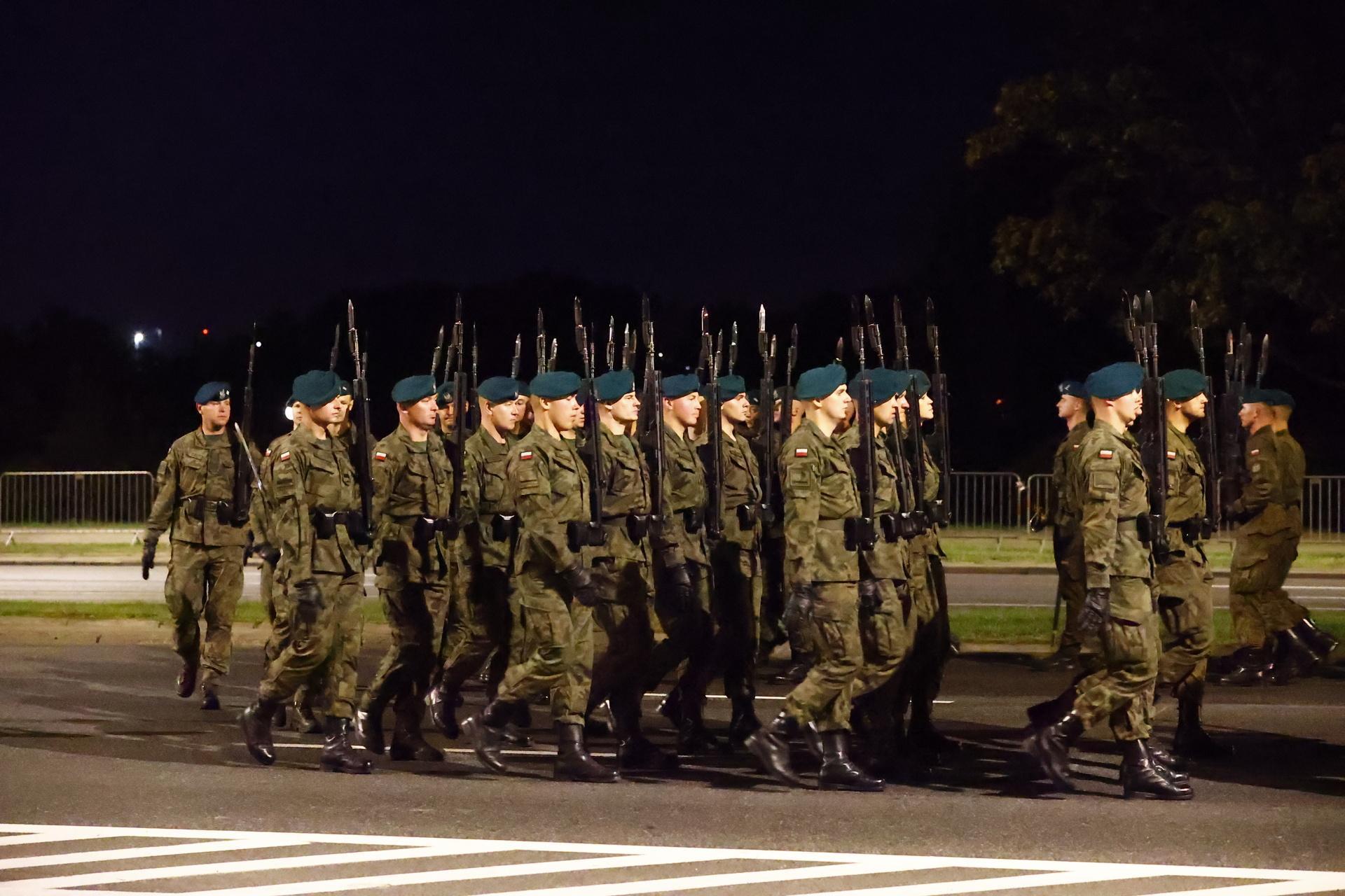 Święto Wojska Polskiego. Nocna próba przed defiladą