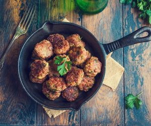 Jak zrobić dobry sos do kotletów mielonych? 5 najlepszych przepisów