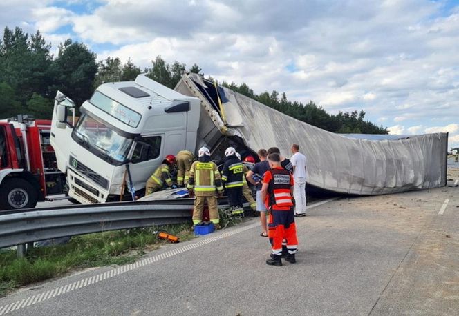 Wypadek na autostradzie A1 w miejscowości Brodowe (woj. łódzkie)