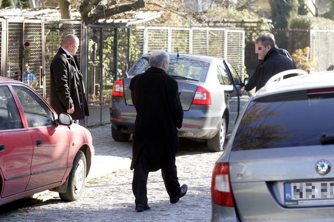 Jarosław Kaczyński w kościele i na cmentarzu