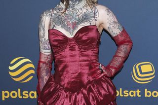 Monika Miller cała na czerwono! Zaszalała z kreacją. Dobrała do niej perły