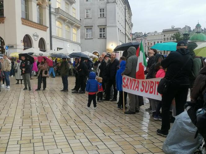 Ostatnie pożegnanie Wandy Półtawskiej. Kard. Dziwisz: "Księga jej życia została zamknięta"