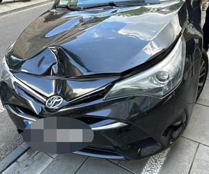 Tragiczne potrącenie chłopca na Woli. Toyota zmiotła go z jezdni, potworne wgniecenie w aucie