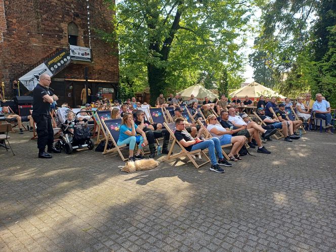 Poruszający moment podczas zlotu detektorystów. Odnalezione nieśmiertelniki wróciły do rodzin