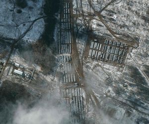 Putin gromadzi sprzęt 50 km od granicy z NATO! Wszystko widać na zdjęciach!