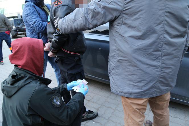 Udawali policjantów i wchodzili do agencji towarzyskich. Dwóch przebierańców w rękach policji