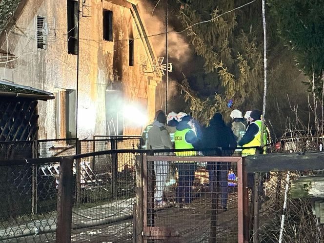 Tragiczny pożar budynku wielorodzinnego. Nie żyje jedna osoba, dwie są poparzone