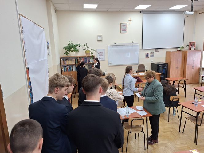Maturzyści z Rzeszowa rozpoczęli egzaminy 