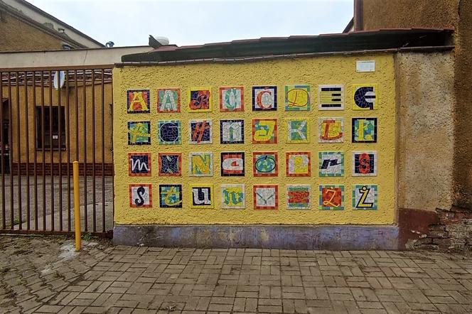 Mozaika "Alfabet Śródmieścia" w Szczecinie