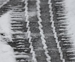 Intensywne opady śniegu na Podkarpaciu. Trudne warunki na drogach w regionie