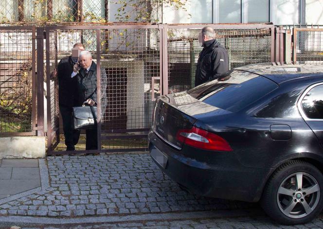 Co Jarosław Kaczyński nosi w teczce?