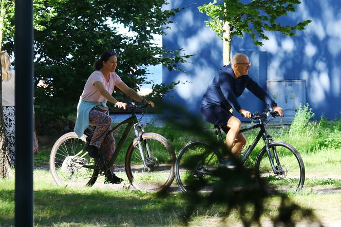 Ewa Drzyzga z mężem na rowerach. "Operacje plastyczne nie są dla mnie!"