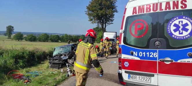 Poważny wypadek w Warmińsko-Mazurskiem. Dwie osoby ranne