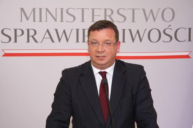 Urzędnicy sprawdzą, czy jesteś gejem w związku. To nie jest żart! Minister potwierdza