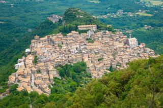 W malowniczym miasteczku we Włoszech nikt nie chce domów nawet za 1 euro