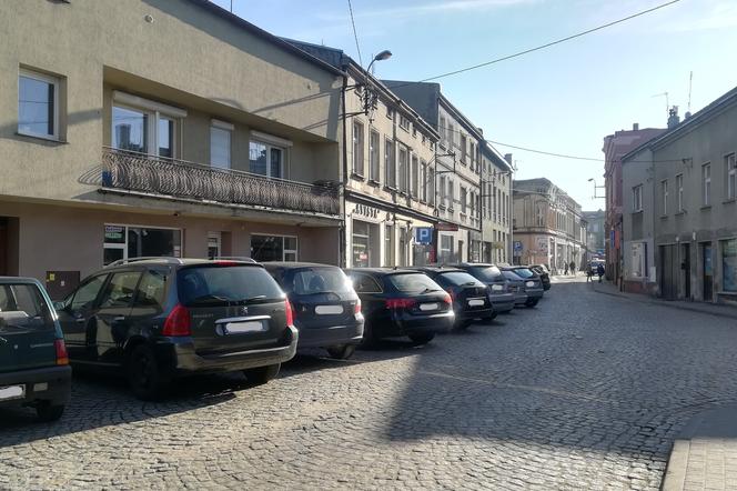 Od 15 marca ruszają konsultacje w sprawie płatnej strefy parkowania w Ostrzeszowie - ankiety są już gotowe