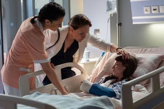 Na dobre i na złe odc. 782. Matylda (Amelia Czaja), Kasia Smuda (Ilona Ostrowska), pielęgniarka Asia (Joanna Pach-Żbikowska)