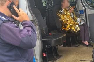 Zagubiona i zziębnięta błąkała się po ulicy. Seniorka trafiła do szpitala
