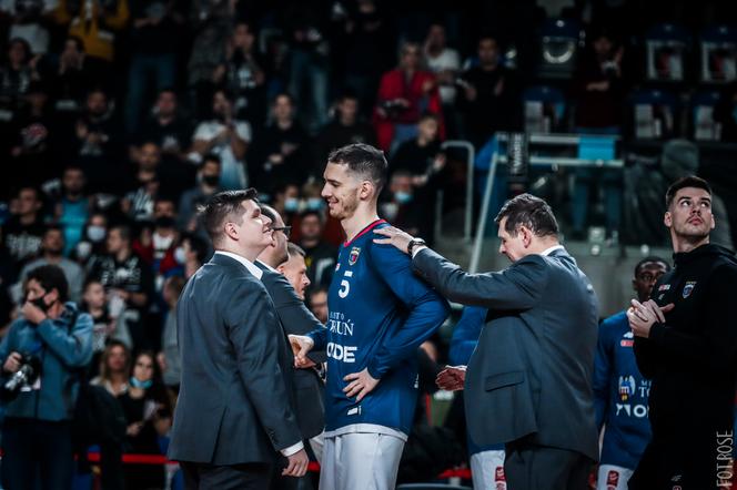 Aaron Cel zagra w półfinale EuroBasketu! Wielka radość zawodnika Twardych Pierników. Ale jazda!