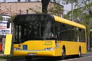 Zimno w autobusach KZK GOP. Szyby można skrobać od środka