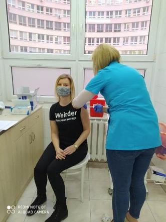 Trwa szczepienie medyków i pracowników DPS w Kaliszu. Mieszkańcy: "To wszystko idzie zbyt WOLNO!" [ZDJĘCIA]
