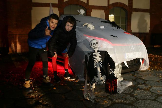 Halloweenowy Zlot Bezdaszników, czyli straszne kabriolety w Tychach. To dopiero wyższy poziom przebierania GALERIA