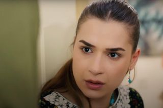 Zeynep będzie przetrzymywana przez porywacza, a Yildiz przyłapie Melis na rozmowie z przestępcą. Ghonul i Bulent zaczną odchodzić od zmysłów, a Ege trafi na trop.