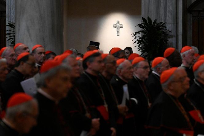 Kolegium Kardynalskie modliło się przy grobie papieża Franciszka