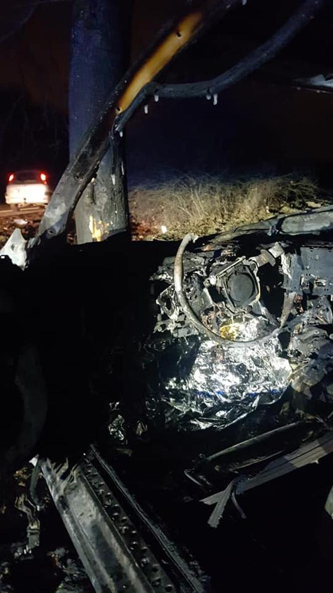 Dramatyczny wypadek pod Poznaniem! "Auto stanęło w płomieniach" 