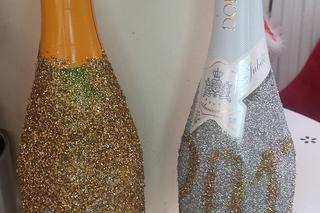 Wyjątkowe dekoracje sylwestrowe - jak oryginalnie ozdobić butelki szampana na sylwestra lub imprezę karnawałową