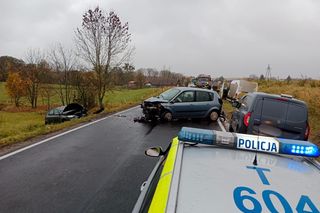 Niebezpieczny poranek na drogach. Karambol, czołówka i poszkodowani. Kierowcy stoją w korkach