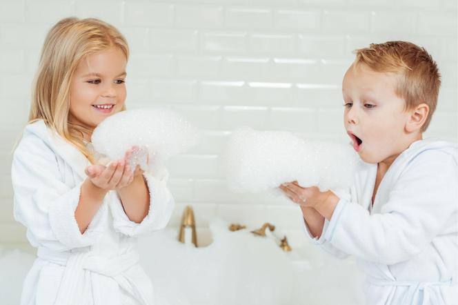 Wspólna kąpiel dzieci - czy rodzeństwo powinno się kąpać razem?