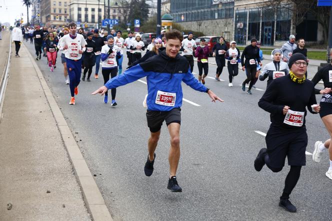 Bieg na Piątkę 2024, Warszawa - zdjęcia. Biegłeś? Szukaj się w galerii!