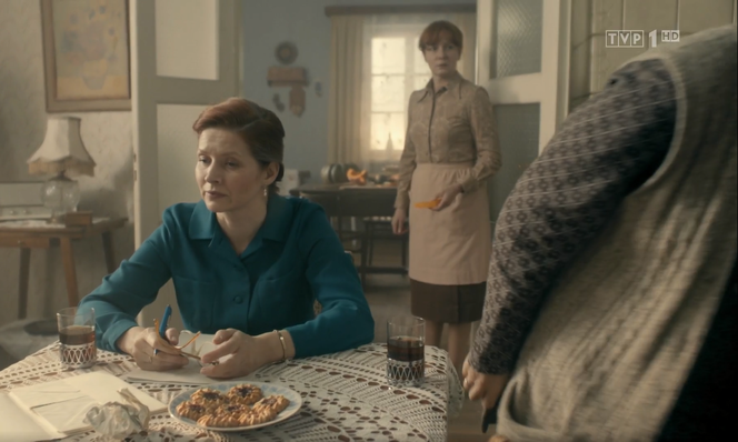 Stulecie Winnych 4, odc. 42: Mania (Magdalena Walach), Ania (Urszula Grabowska), Andzia (Barbara Wypych)
