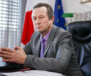 Piotr Cyrwus przez lata próbował pozbyć się „Ryśka z Klanu”, a teraz znów go szufladkują