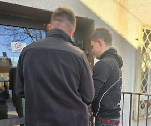 Kradli paliwo z ciężarówek i odsprzedawali. Młodzi włamywacze i paser zatrzymani przez policjantów z Góry