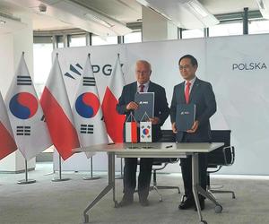 Prezes PGZ Krzysztof Trofiniak i prezez Hyundai Rotem Company Yongbae Lee